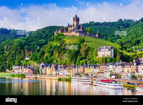 Le Château de Reichsburg Cochem : Un joyau médiéval dominant la Moselle !