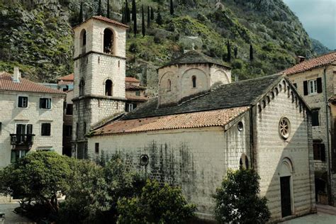 Le Duomo de Kotor : Une cathédrale baroque qui défie le temps et offre des panoramas à couper le souffle !