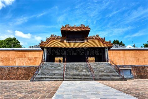  Le Tombeau de Jingyuan : Un Monument Impérial à Découvrir !