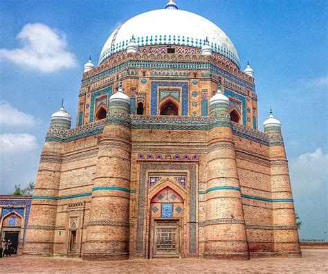 Le Mausolée de Shah Rukn-e-Alam: Un Joyau Architectural à Découvrir Absolument dans la Ville Vibrant de Multan!