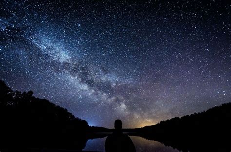 Le Temple de la Déité des Étoiles Brille dans le Ciel Nocturne Tielieng !