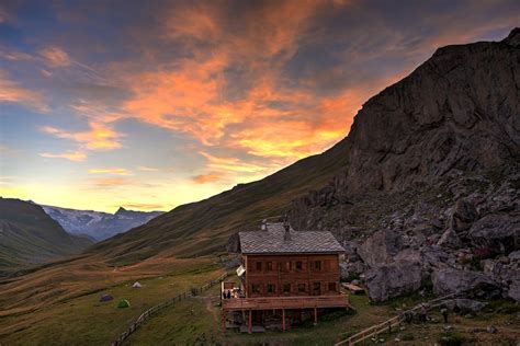  Le Temple de la Grande Harmonie: Un refuge spirituel au cœur de Shizuishan!