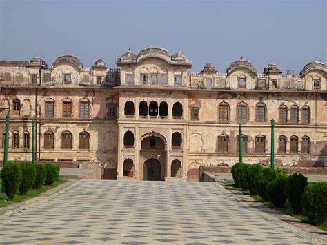 Le Palais de Qila Mubarak: Un joyau architectural aux histoires fascinantes!