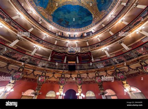 Le Théâtre de l'Amazonas : Une symphonie architecturale sous le soleil d'Altamira !